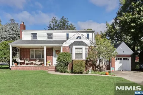 69 Meyns Pl, Bergenfield, NJ 07621