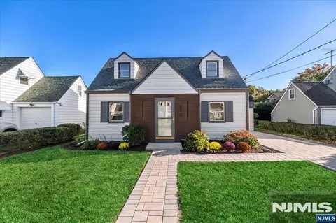 210 Lincoln Ave, Elmwood Park, NJ 07407