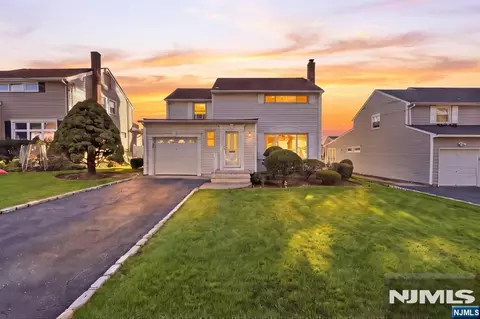 15 Brentwood Dr, Verona, NJ 07044
