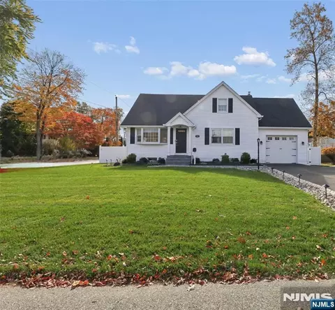 301 Saint Nicholas Ave, Hillsdale, NJ 07642