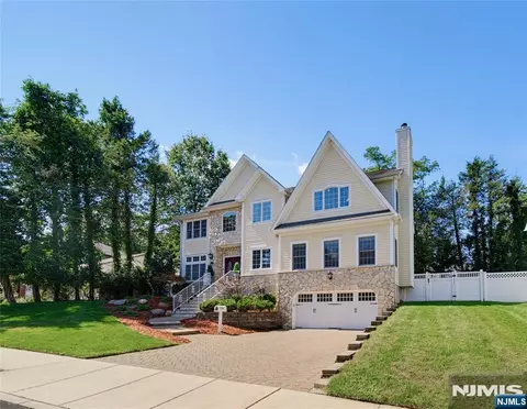 52 Robinhood Ave, Closter, NJ 07624