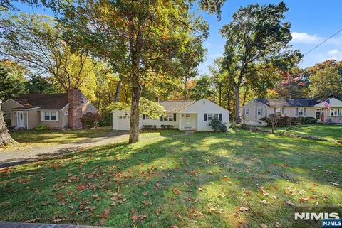 68 Woodstone Rd, Rockaway, NJ 07866