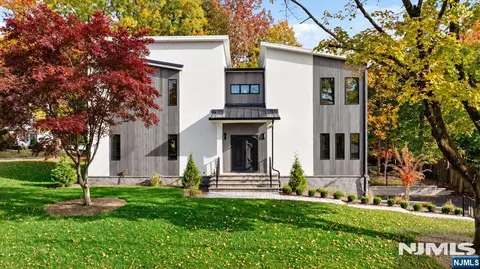 7 Sloping Hill Ln, Montvale, NJ 07645