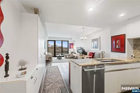 320 Adolphus Ave #PH2, Cliffside Park, NJ 07010