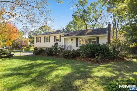 1 Large Ave, Hillsdale, NJ 07642