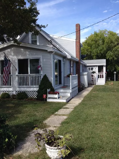 9 W Florida Ave, Villas, NJ 08251
