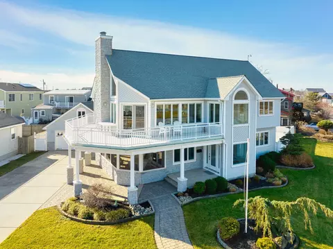 112 W Saint Paul Ave, Wildwood Crest, NJ 08260