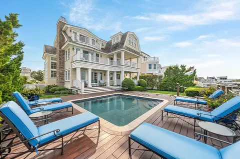 501 42nd St, Avalon, NJ 08202