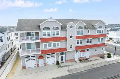 228 43rd St #202, Sea Isle City, NJ 08243