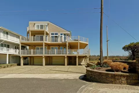 5 61st St #A, Sea Isle City, NJ 08243