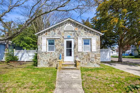 203 W Greenwood Ave, Villas, NJ 08251