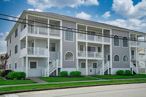232 E 17th Ave #C, North Wildwood, NJ 08260