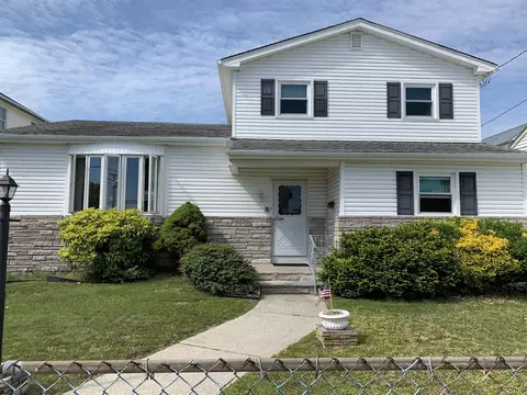 226 W Walnut Ave, North Wildwood, NJ 08260