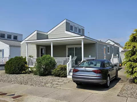 111 W Trenton Ave, Wildwood Crest, NJ 08260