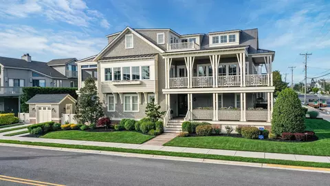 105 35th St, Avalon, NJ 08202