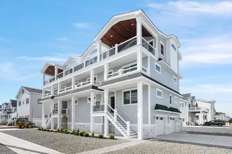 146 56th St #WEST, Sea Isle City, NJ 08243