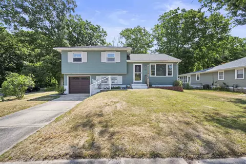22 Sunnyside Dr, North Cape May, NJ 08204