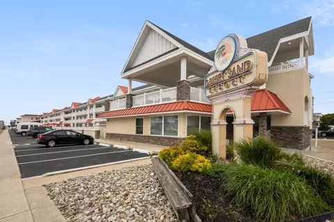 7888 Dune Dr #208, Avalon, NJ 08202