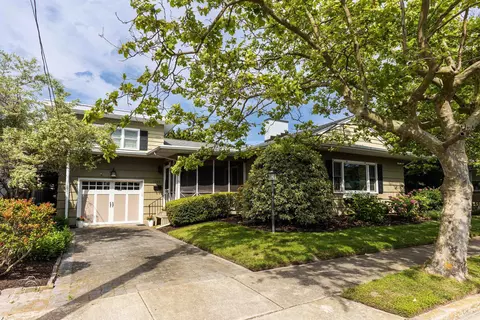 103 E Nashville Ave, Wildwood Crest, NJ 08260