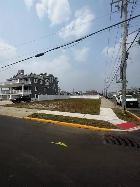 205 40th St, Sea Isle City, NJ 08243
