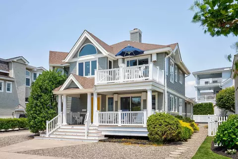 211 65th St, Avalon, NJ 08202