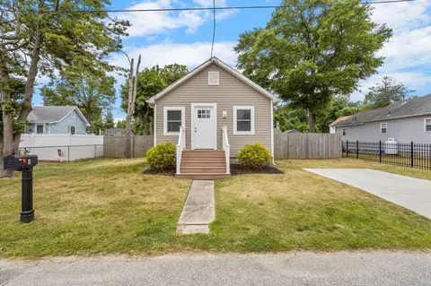 8 W New York Ave, Villas, NJ 08251