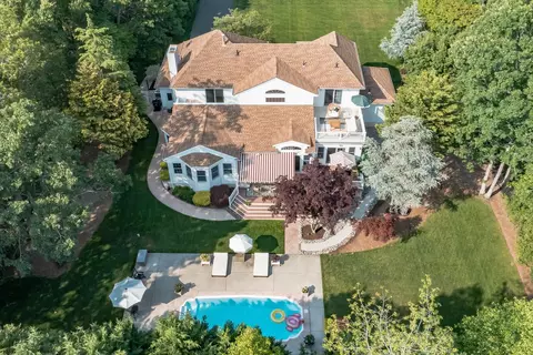 34 Caledonia Dr, Ocean View, NJ 08230