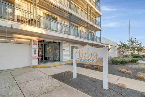 9 Jackson St #206, Cape May, NJ 08204