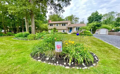 21 Acorn Ln, Cape May Court House, NJ 08210