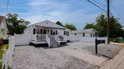 12 Locust Rd, Villas, NJ 08251