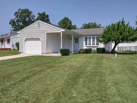 17 Village Rd, Villas, NJ 08251