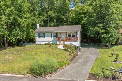 4 Woodside Dr, Cape May Court House, NJ 08210
