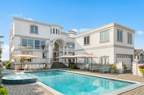 5878 Ocean Dr, Avalon, NJ 08202