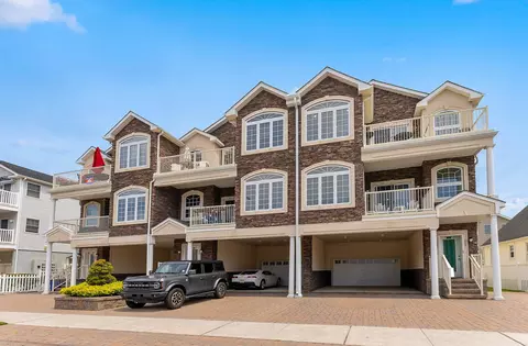 415 E 23rd St #202, North Wildwood, NJ 08260