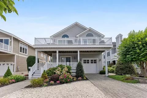 56 W 24th St, Avalon, NJ 08202