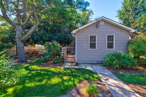 32 Magnolia Ave, Villas, NJ 08251