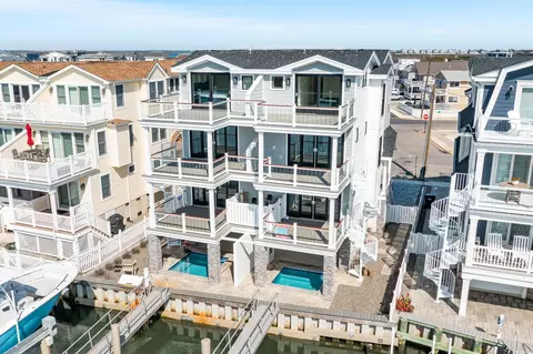 696 22nd St #EAST, Avalon, NJ 08202