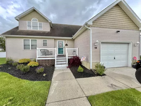19 Centennial Dr, Rio Grande, NJ 08242