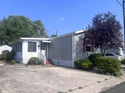 714 Lilypond Dr, Erma, NJ 08204