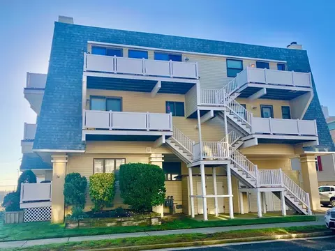 34 34th St #309, Sea Isle City, NJ 08243