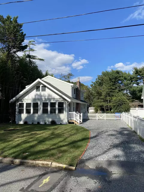 19 W Maple Shade Ln, Marmora, NJ 08223