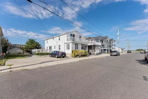 118 W Rosemary Rd, Wildwood Crest, NJ 08260