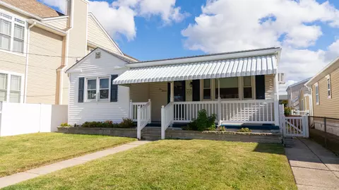 111 E Syracuse Ave, Wildwood Crest, NJ 08260