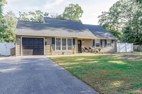 115 Holly Dr, Rio Grande, NJ 08210