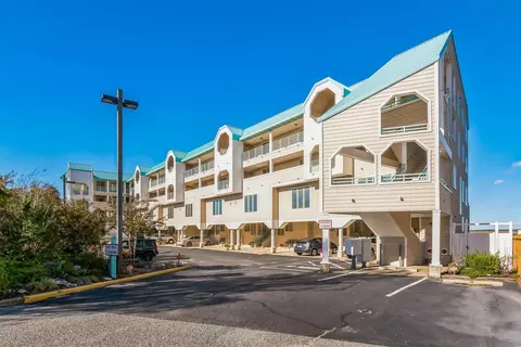 9400 Roberts Ave #402, Sea Isle City, NJ 08243