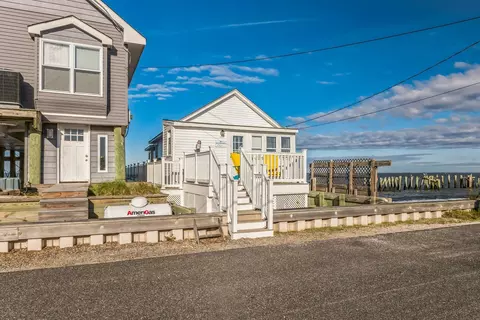45 S Beach Ave, Cape May Court House, NJ 08210