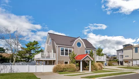 96 N Commonwealth Ave, Strathmere, NJ 08248