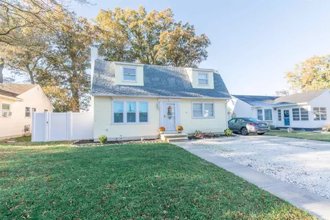 316 Village Rd, Villas, NJ 08251