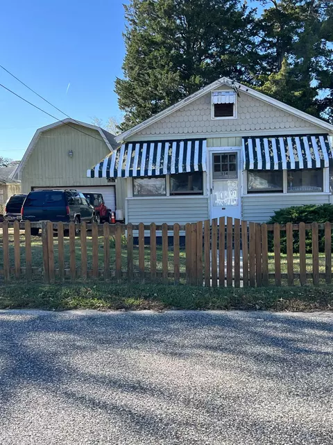 114 Oak Ave, Villas, NJ 08251