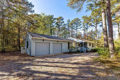 63 Holly Glen Ln, Dennis, NJ 08210